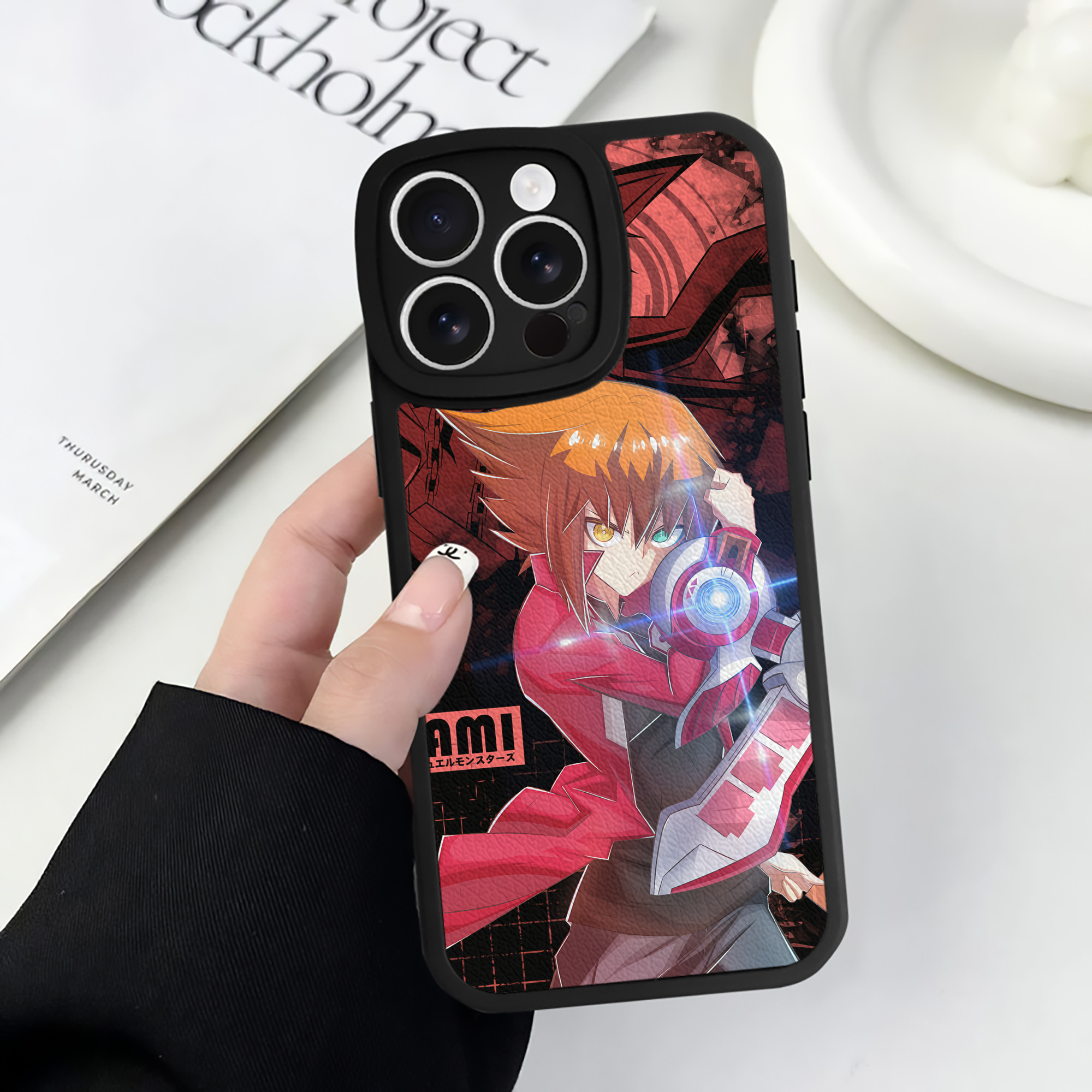 （画像用） 遊☆戯☆王 Yu-Gi-Oh! 【iPhone 16シリーズ対応】シリコンスマホケース（レザー調） 材質：シリコン